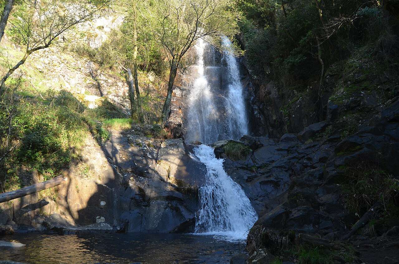 Cascata da Pedra da Ferida na Serra do Espinhal